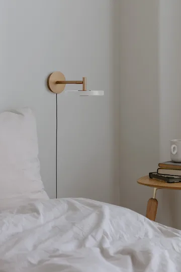Asteria Wall wall lamp - Short, Pearl white-brass - Umage