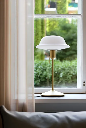 Butler table lamp - White-Brushed brass - Umage