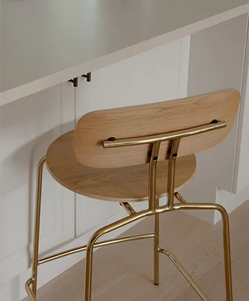Curious bar stool 75 cm - Oak-brass - Umage
