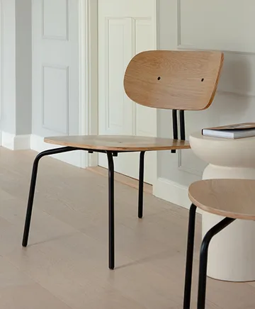 Curious lounge chair - Oak-black - Umage