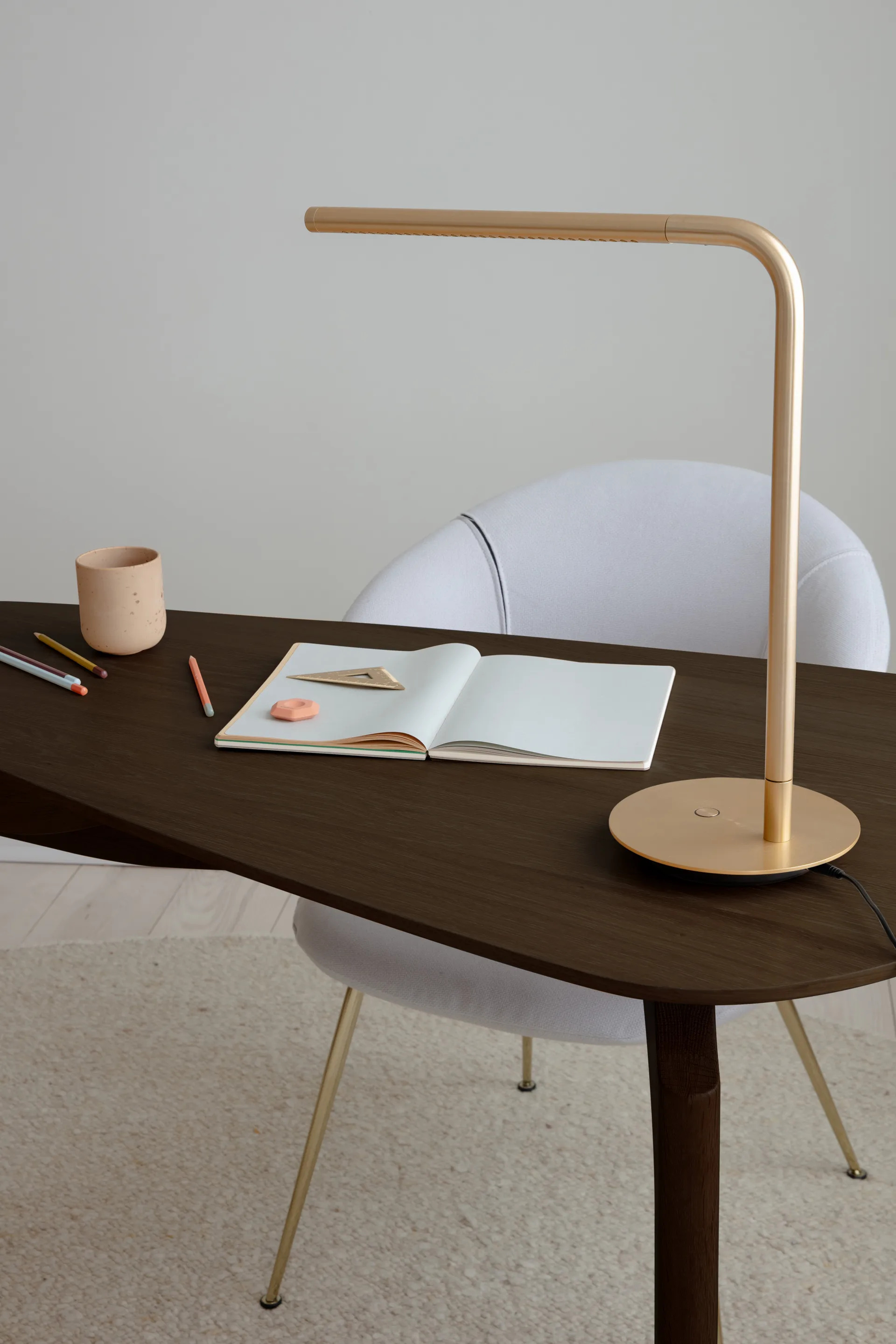 Duende desk 67.1x130 cm, Dark oak Umage
