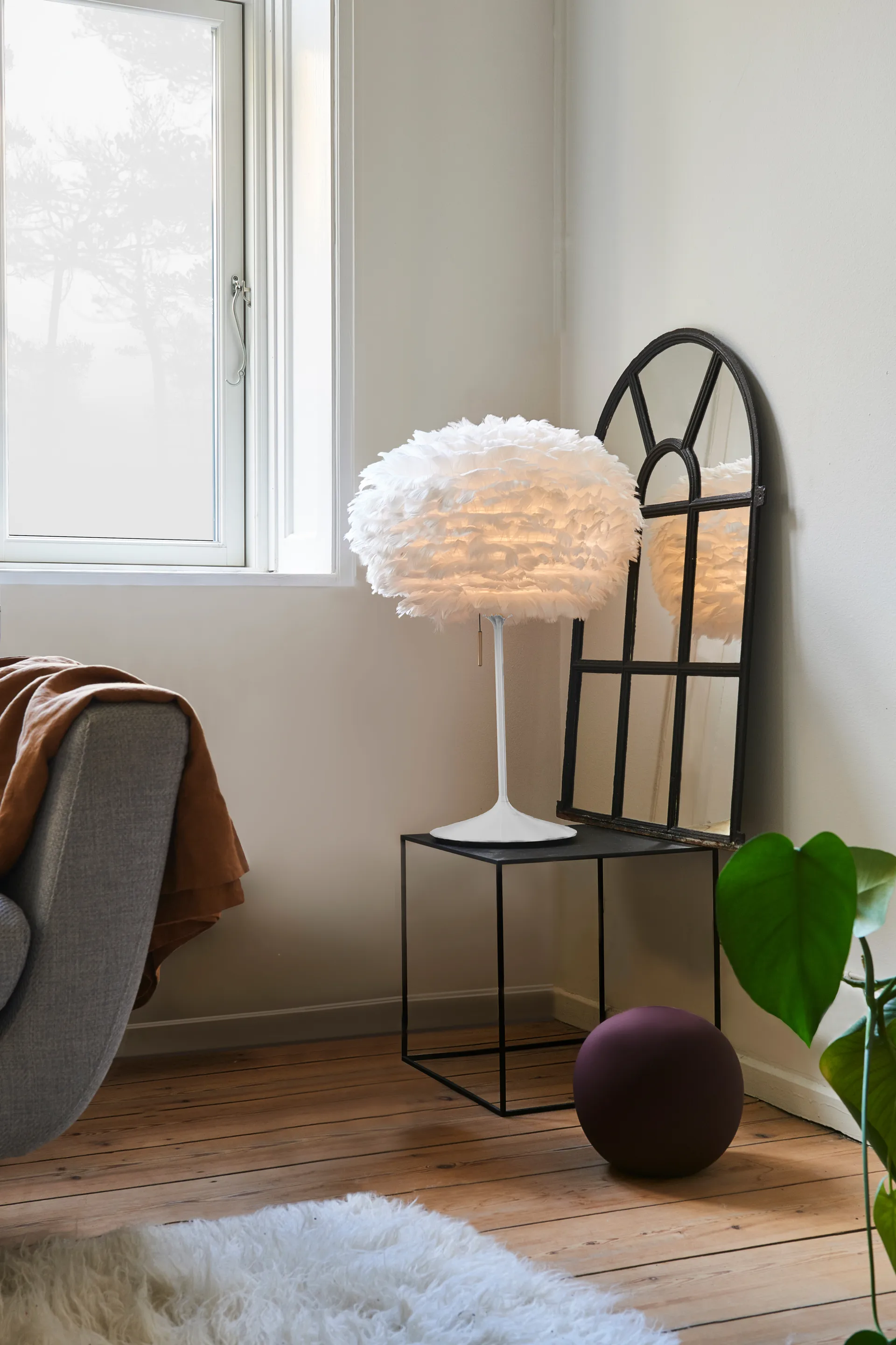 Eos table lamp medium white,  Umage