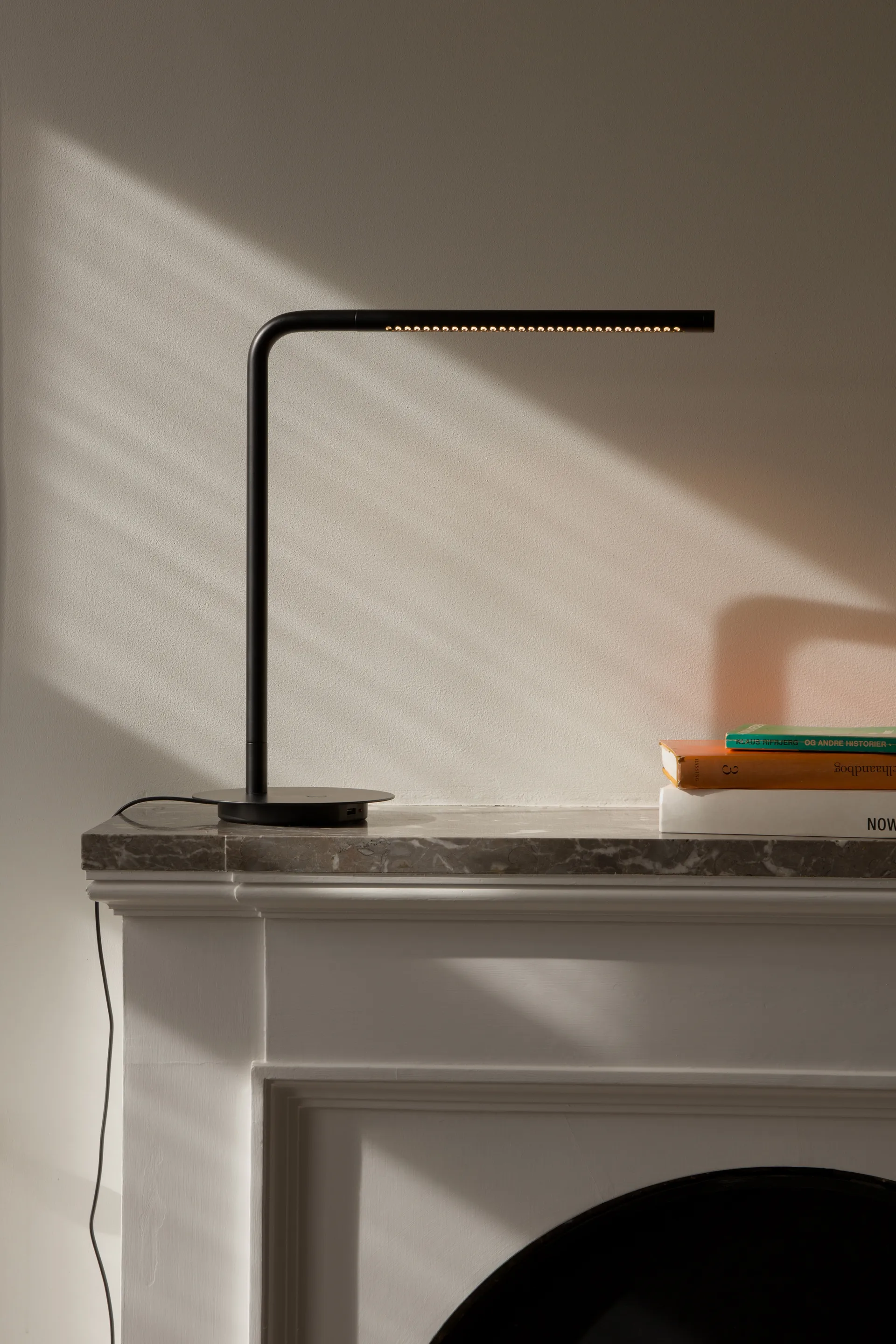 Omni Table table lamp, Black Umage