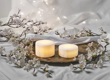 Marble table candle - White gloss, Ø8x4 cm - Unison