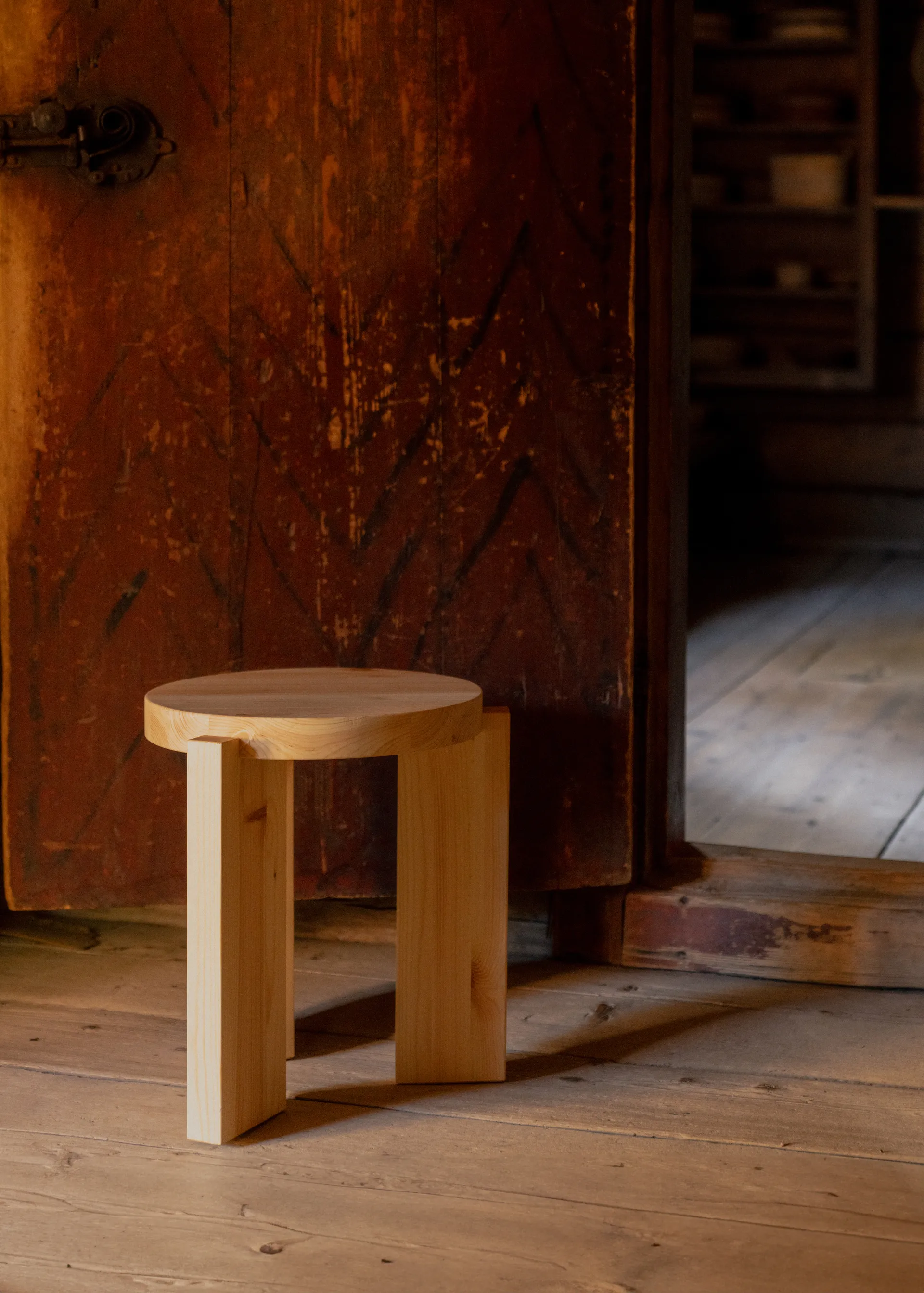 001 Stool stool, Matte oil-waxed pine, Ø40x44 cm Vaarnii