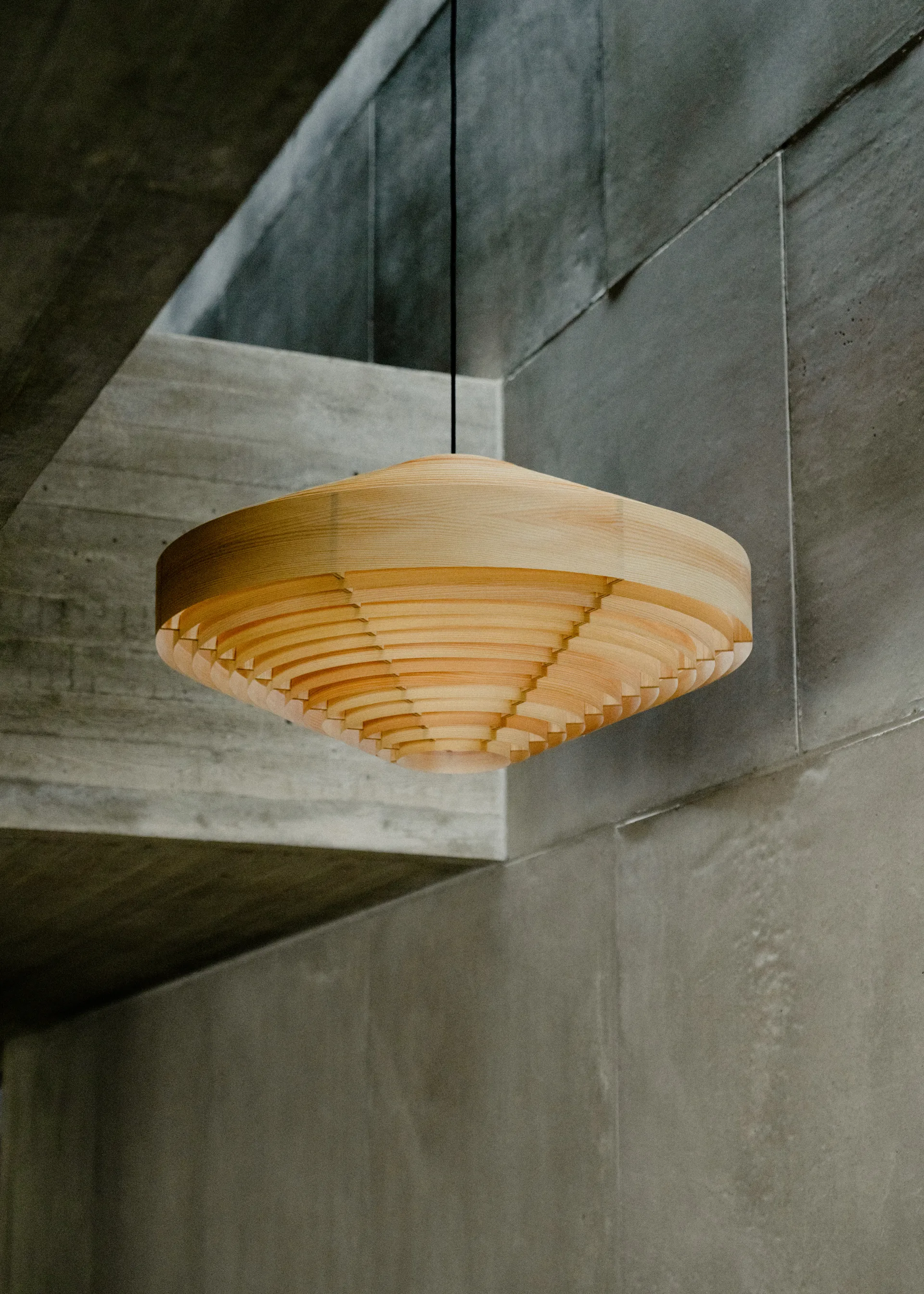 1003 Hans Pendant pendant, Matt oil-waxed pine, XL Ø90 cm Vaarnii