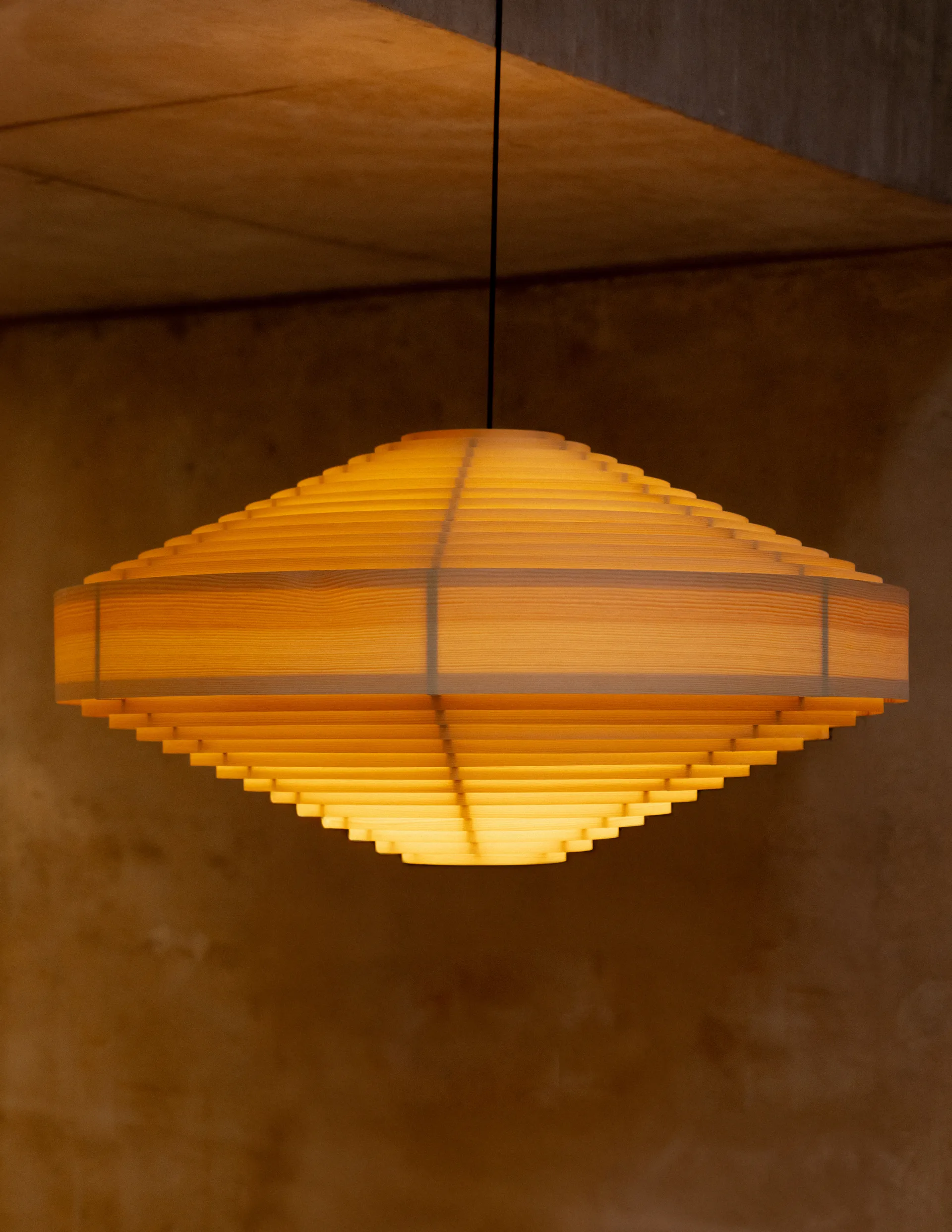 1003 Hans Pendant pendant, Matt oil-waxed pine, XL Ø90 cm Vaarnii