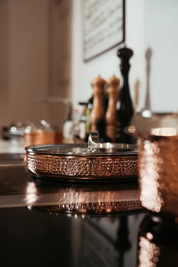 Mjölner hammered sauce pan in copper with lid - Modell Y2 - Vargen & Thor
