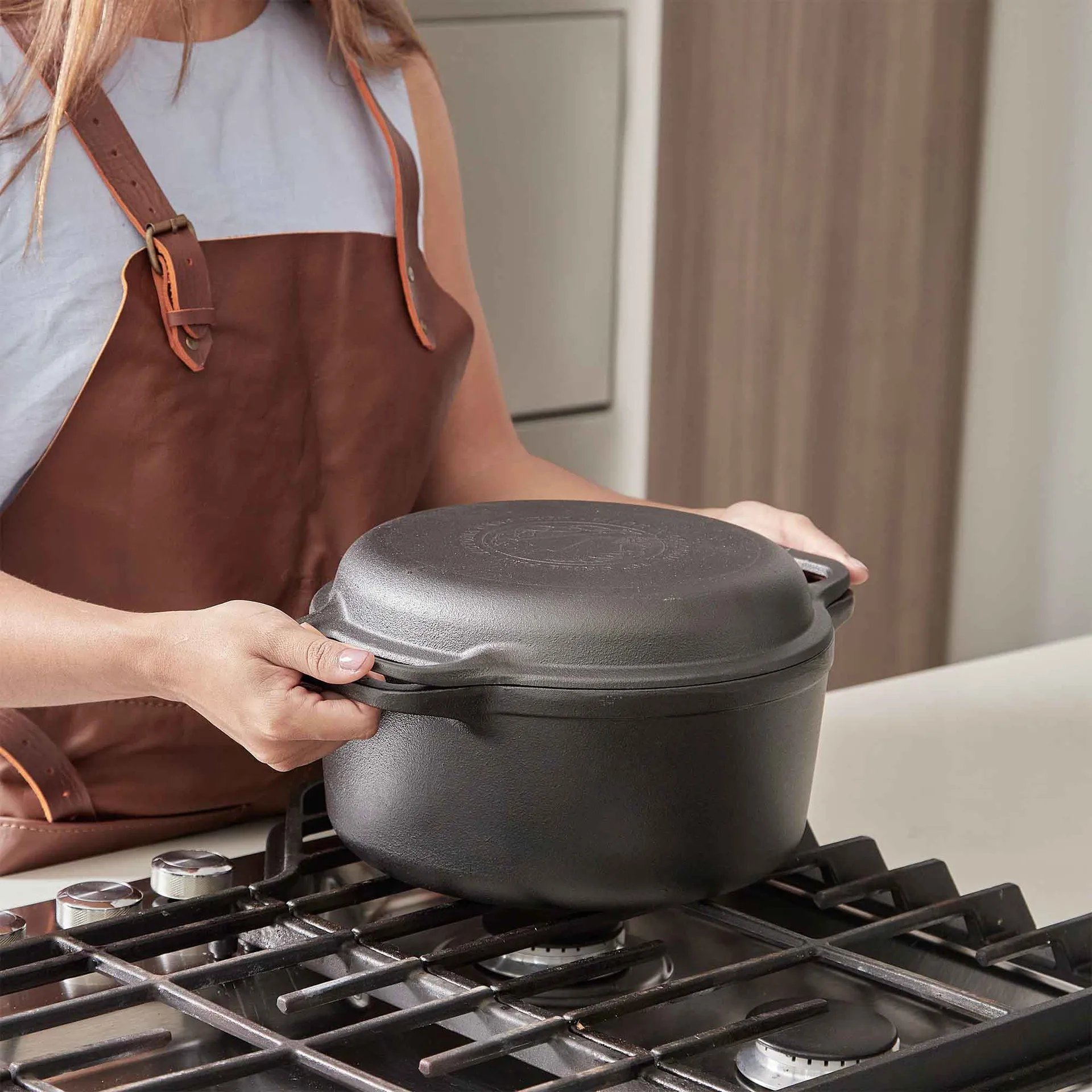 Cast iron Dutch oven and grill pan, pre-seasoned, 2 pieces Victoria