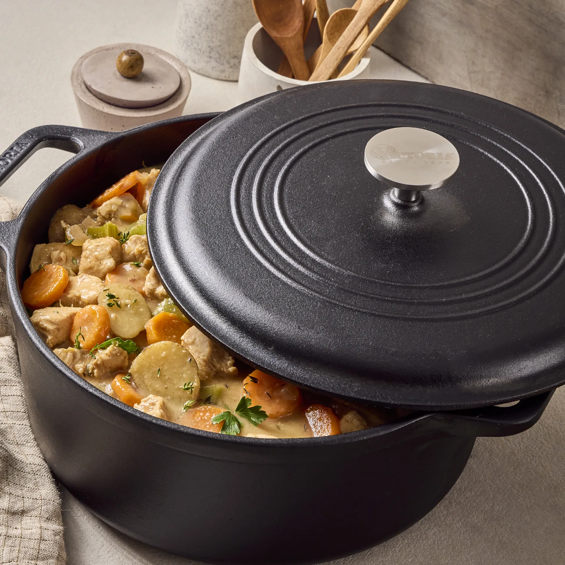 Cast Iron Pot Ø26 cm, 5.7 L Victoria
