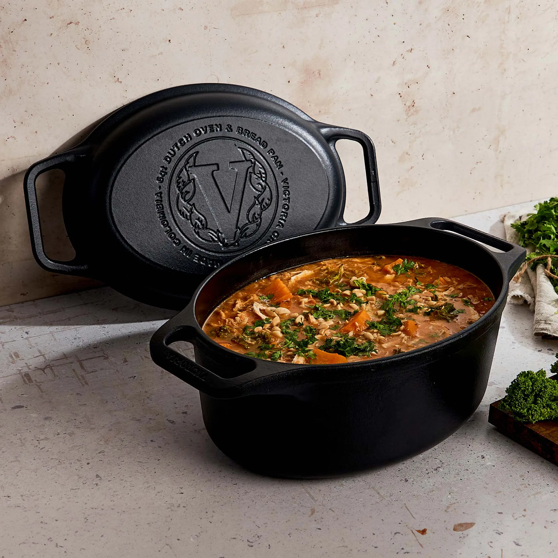 Victoria pot and bread pan cast iron enameled, 2 pieces Victoria