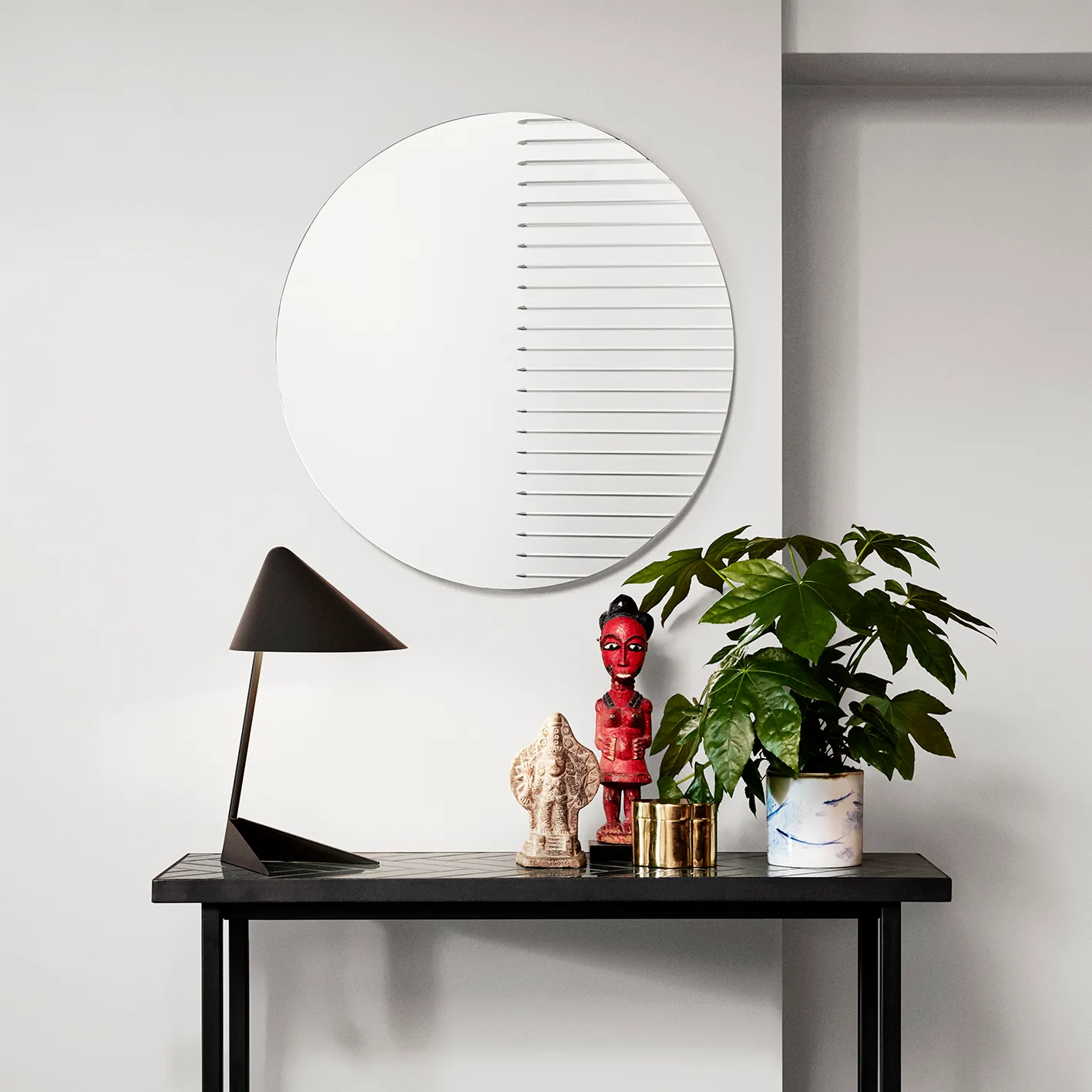 Masquerade Round mirror, Clear Warm Nordic