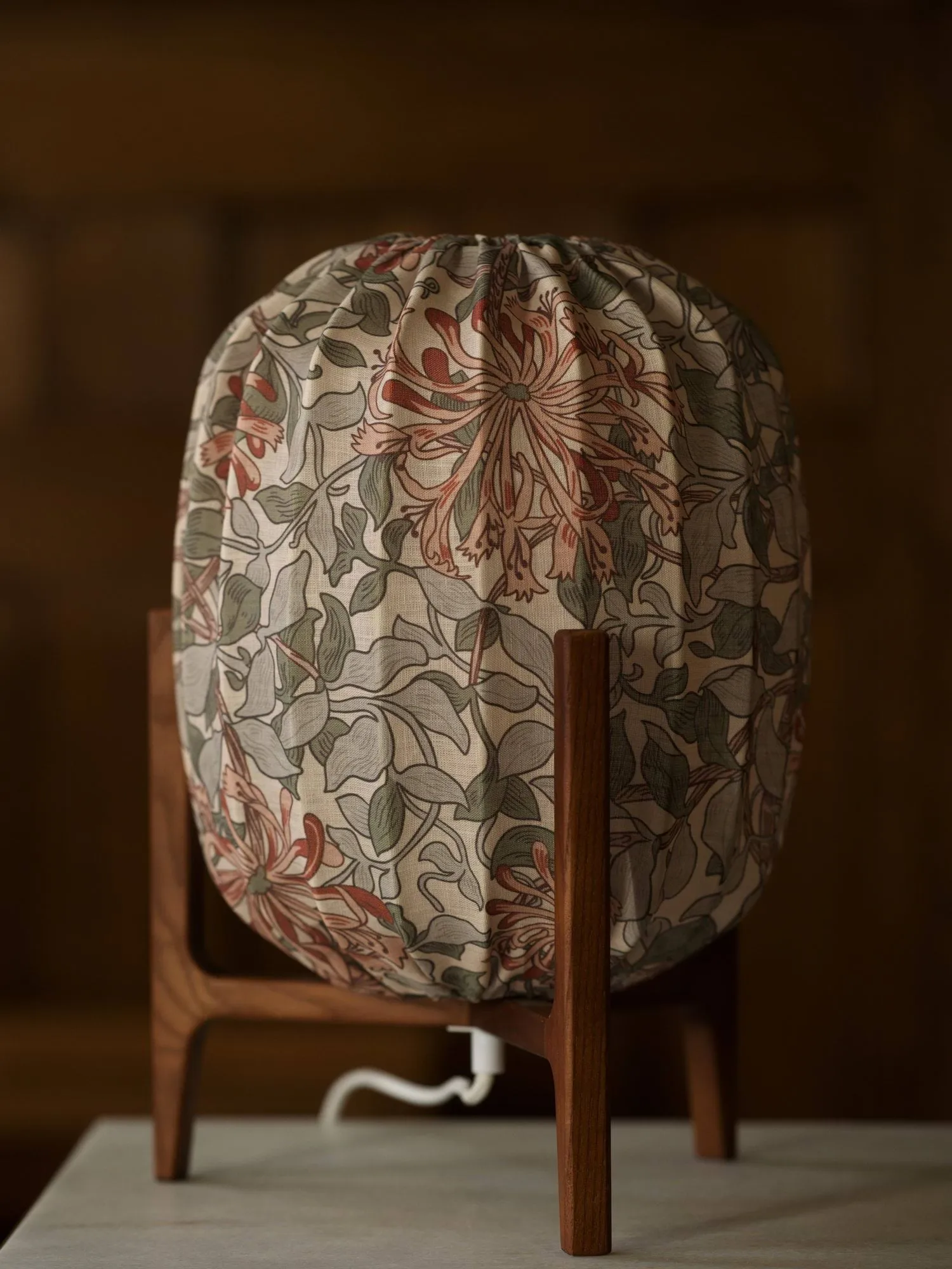 Prisma table lamp, Dark ash-Honeysuckle blush, Ø27x42 cm Watt & Veke