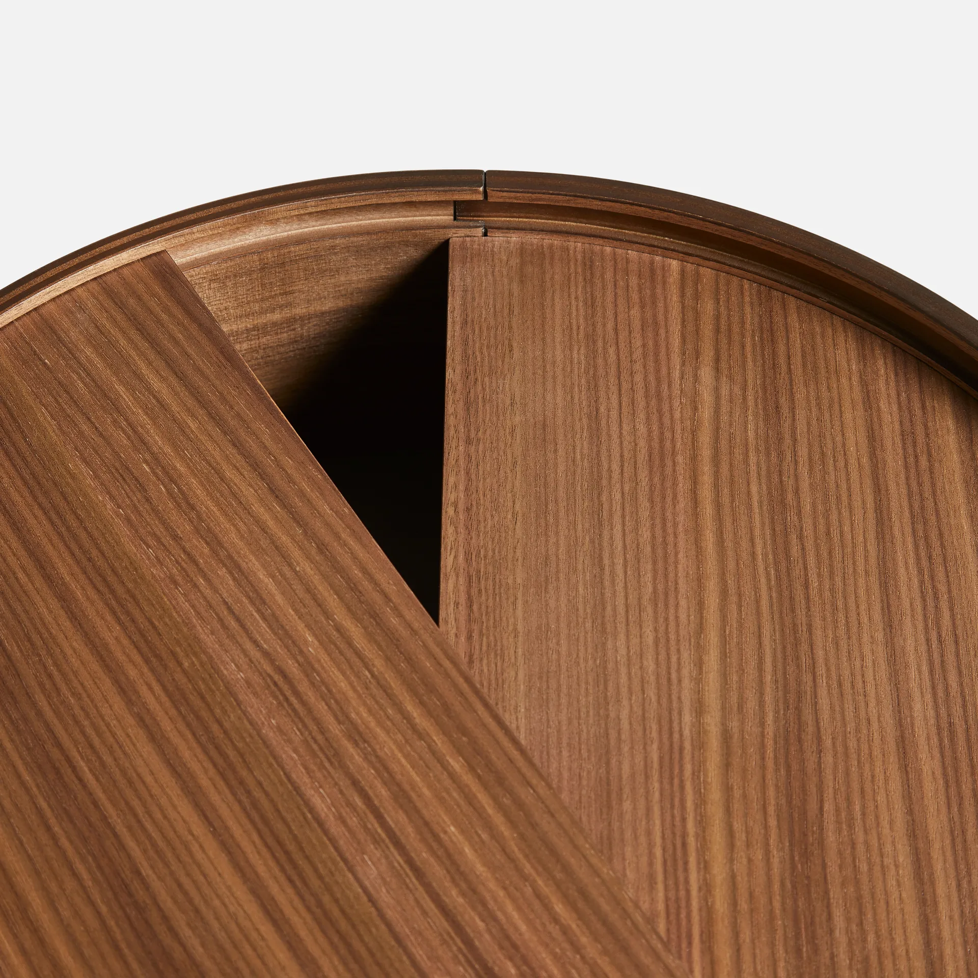 Arc side table, Walnut Woud