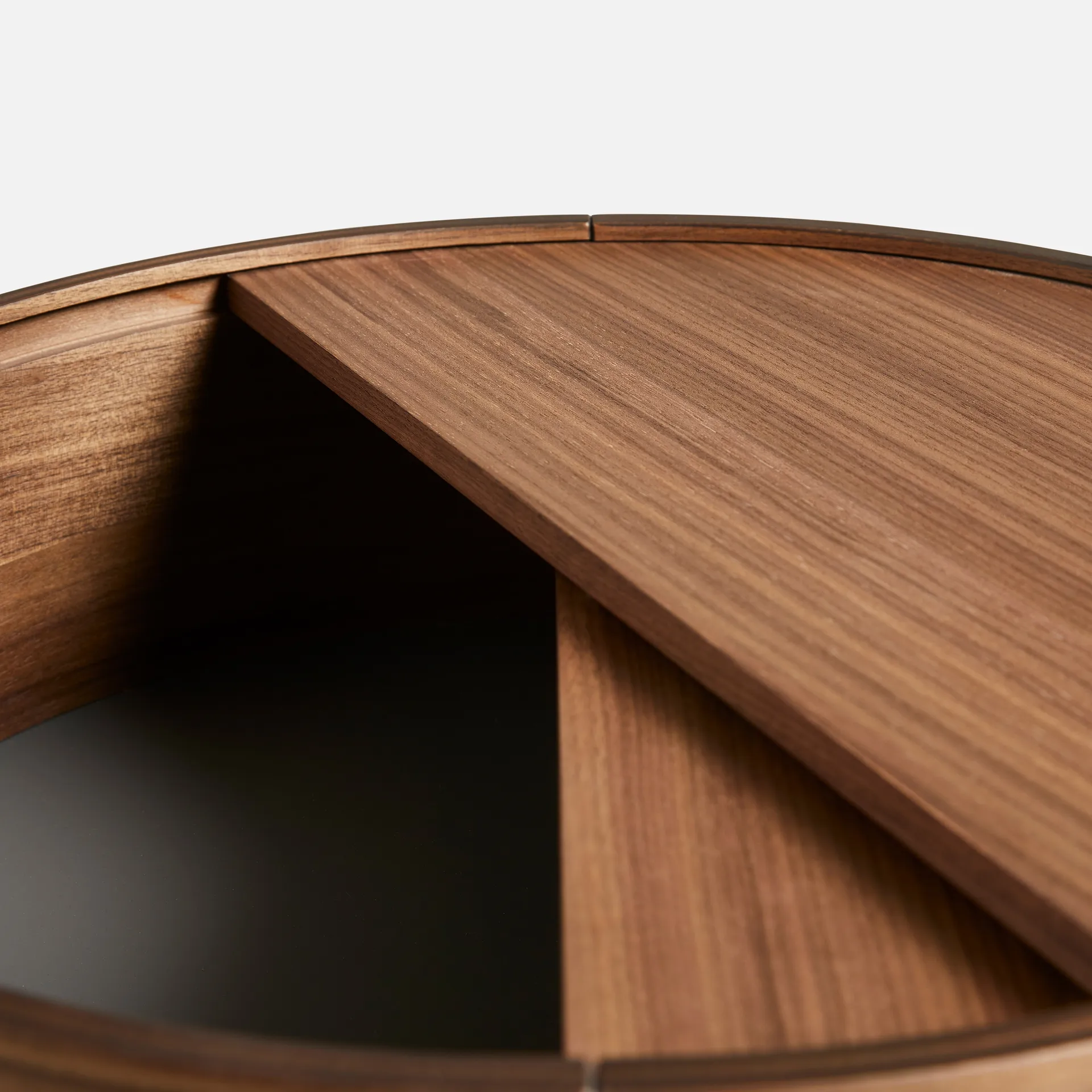 Arc side table, Walnut Woud