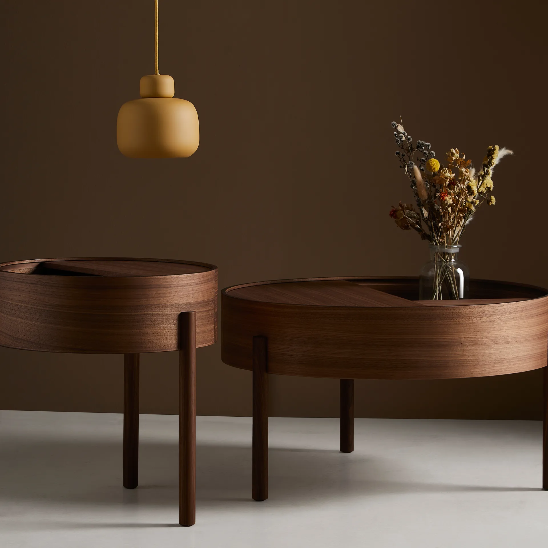 Arc side table, Walnut Woud
