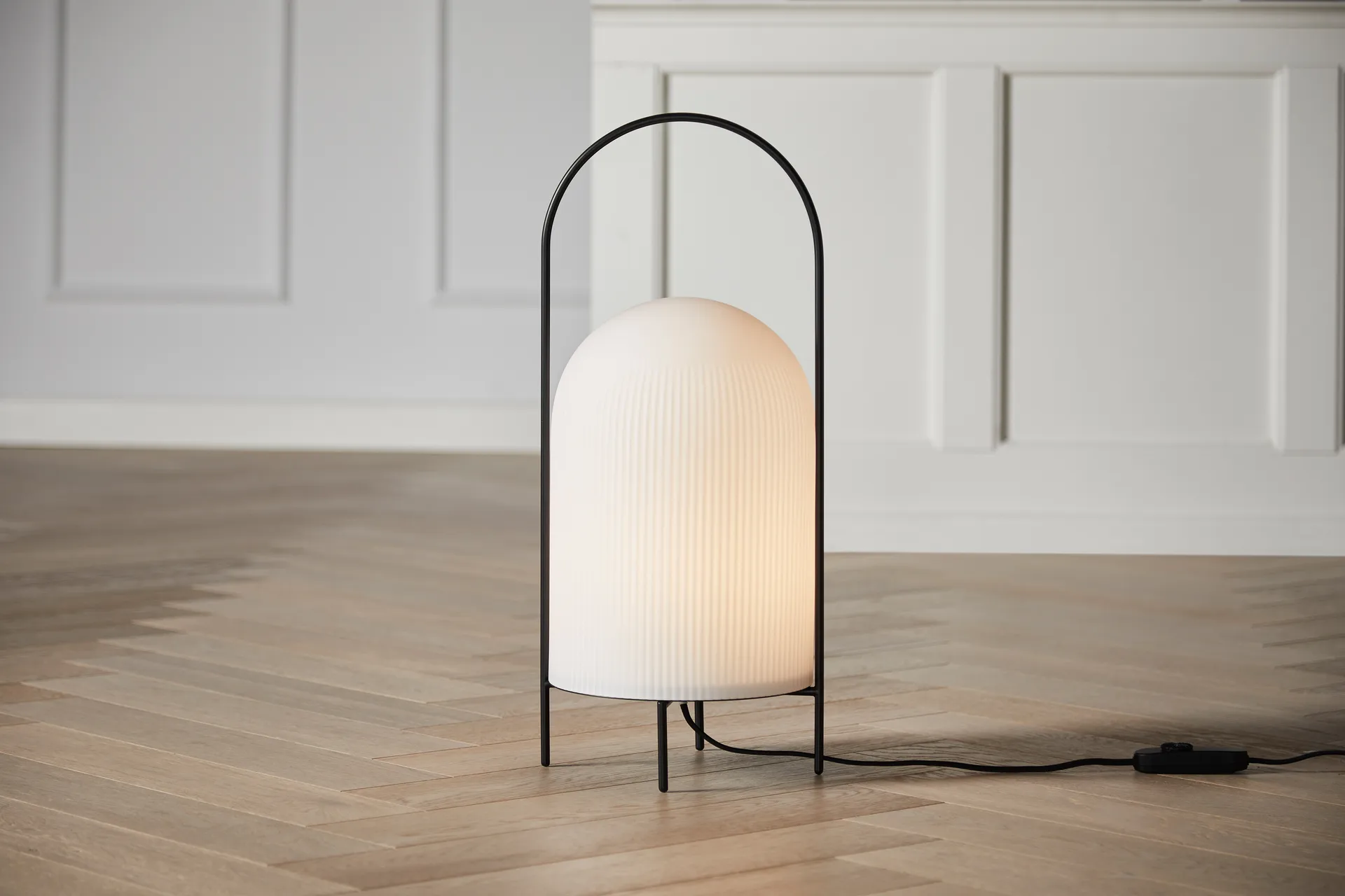 Ghost floor lamp, Black-white opal glass Woud