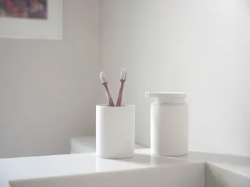 Karma toothbrush mug - White - Zone Denmark