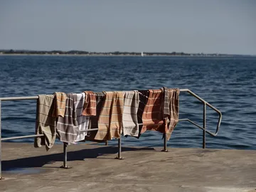 Sauna towel - White-soft grey-eucalyptus, 70x140 cm - Zone Denmark