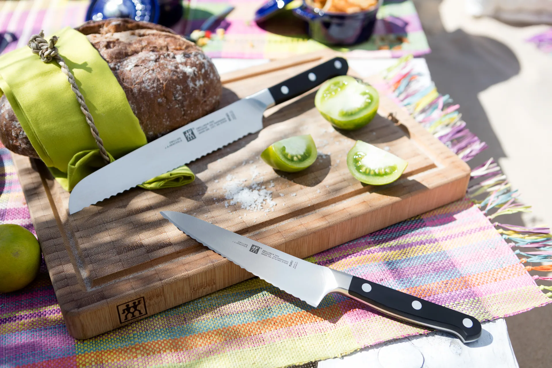 Zwilling Pro compact serrated chef's knife 14 cm, Black-stainless steel Zwilling