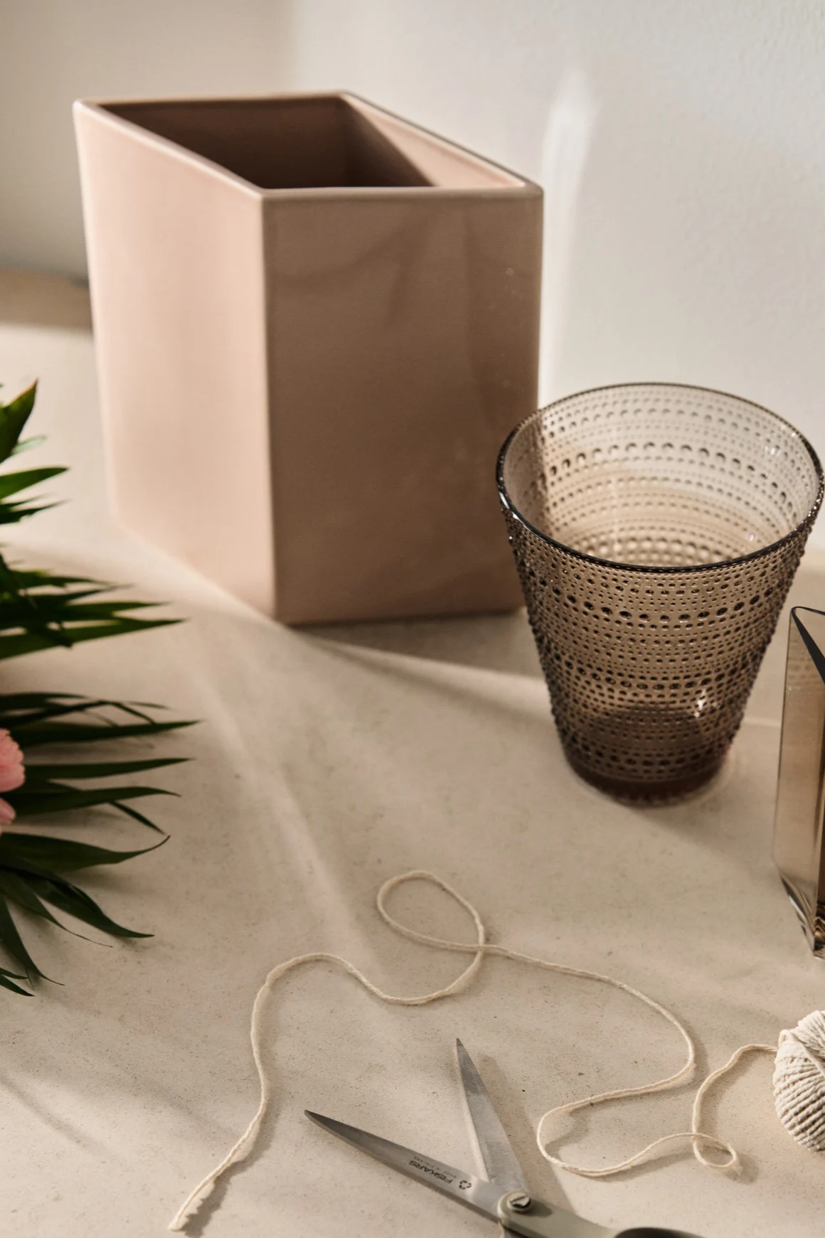A creative gift idea for Mother's Day - mix and match vases with a bunch of flowers for a complete gift.