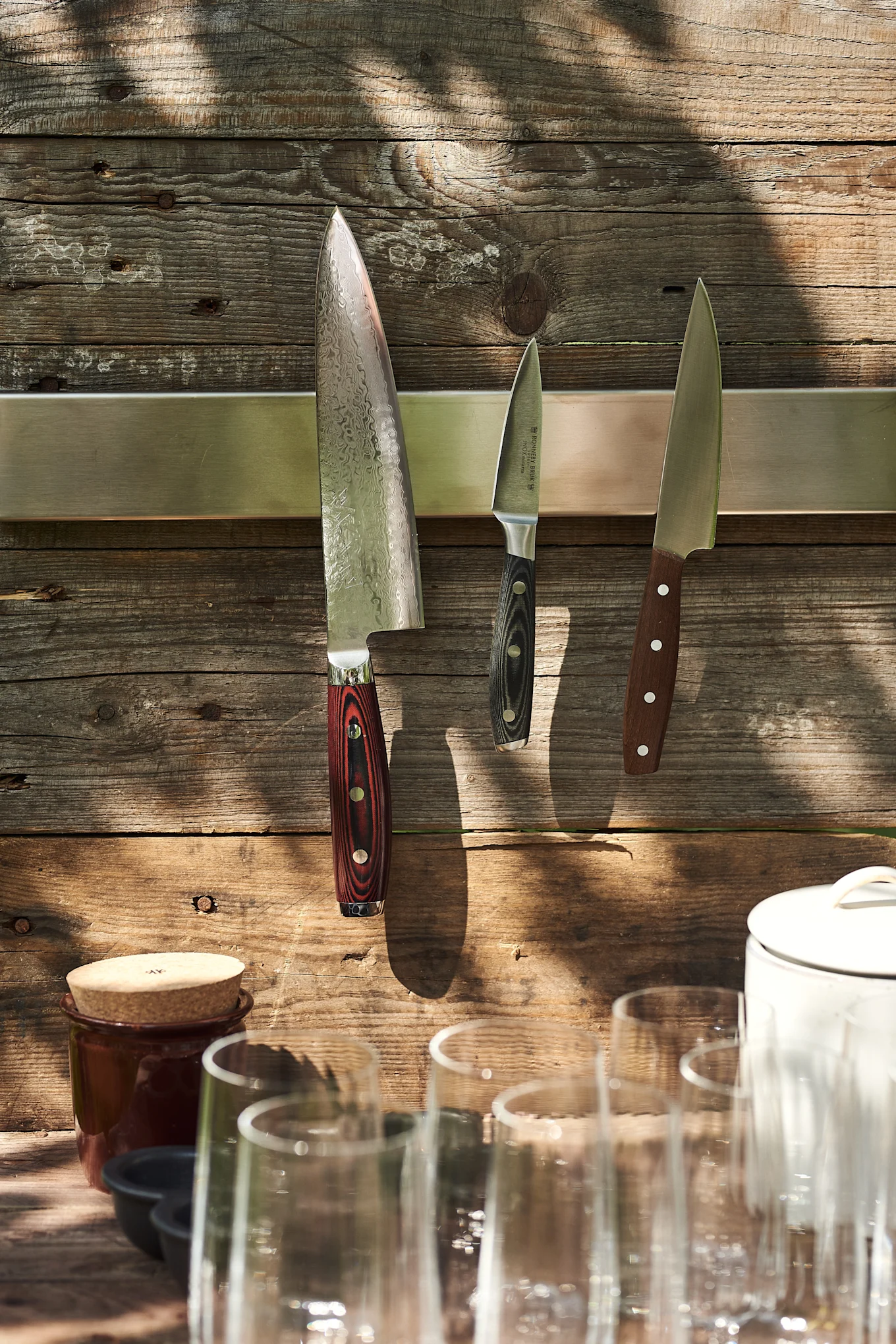 A magnetic knife strip frees up space on the worktop of your simple DIY outdoor kitchen.