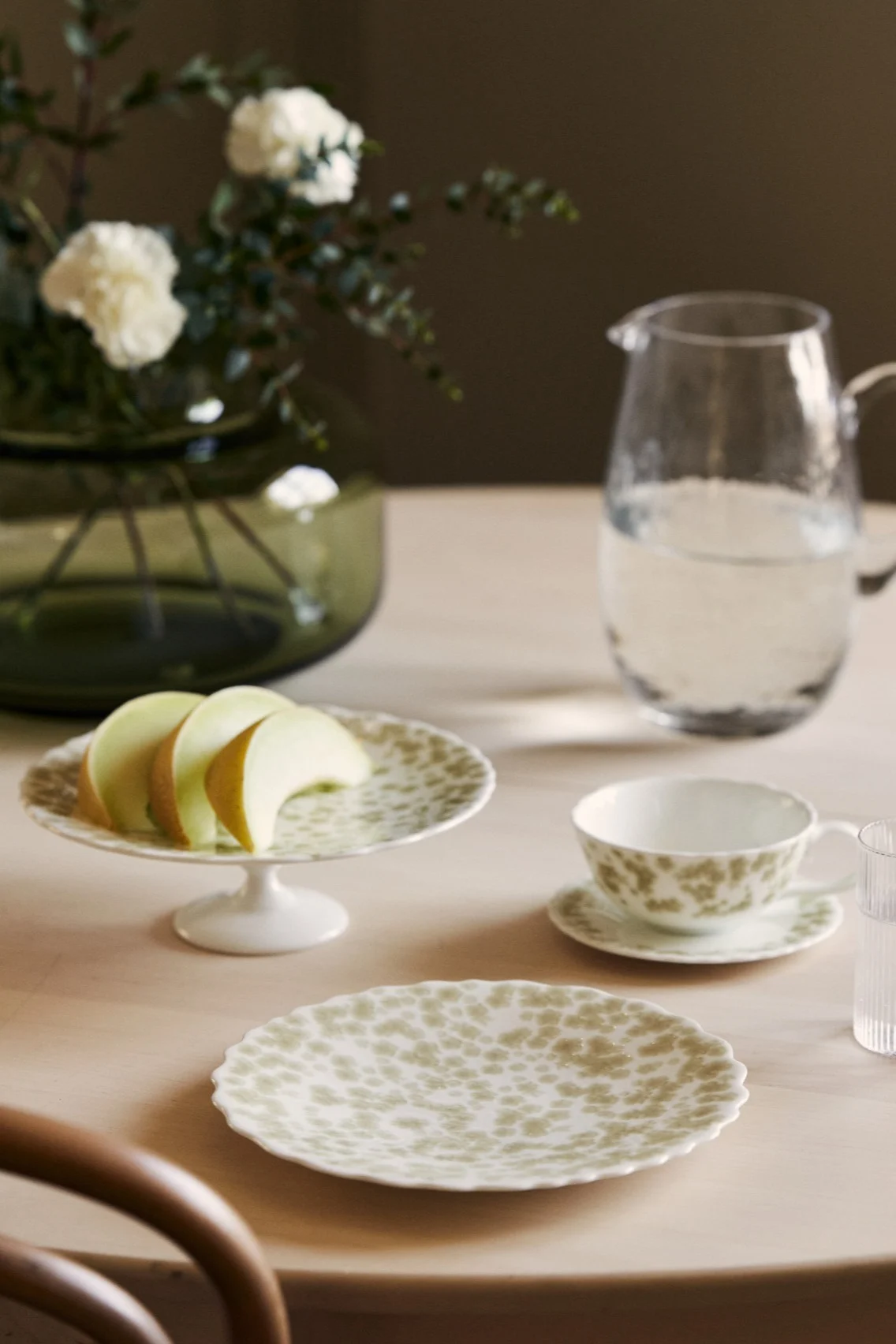 The elegant Slåpeblom collection from Wik & Walsøe in a group on the dining table.