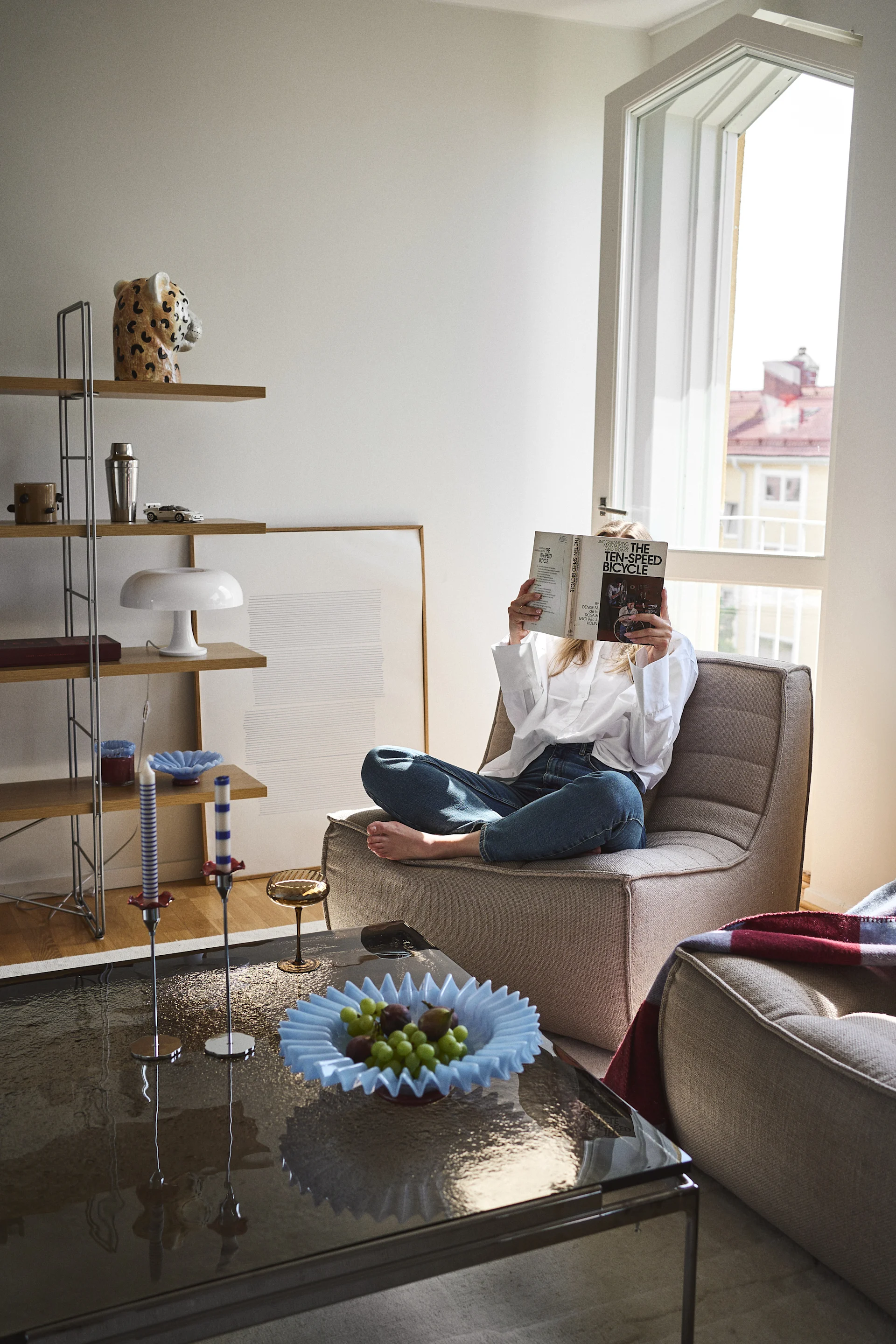Decorating the living room with statement pieces from Byon creates a personal and eclectic home, filled with joy, shape and colour. Here Lori bowl in light blue, Cheetah vase, Opacity champagne glass, Embrace throw and Lara candle lantern.