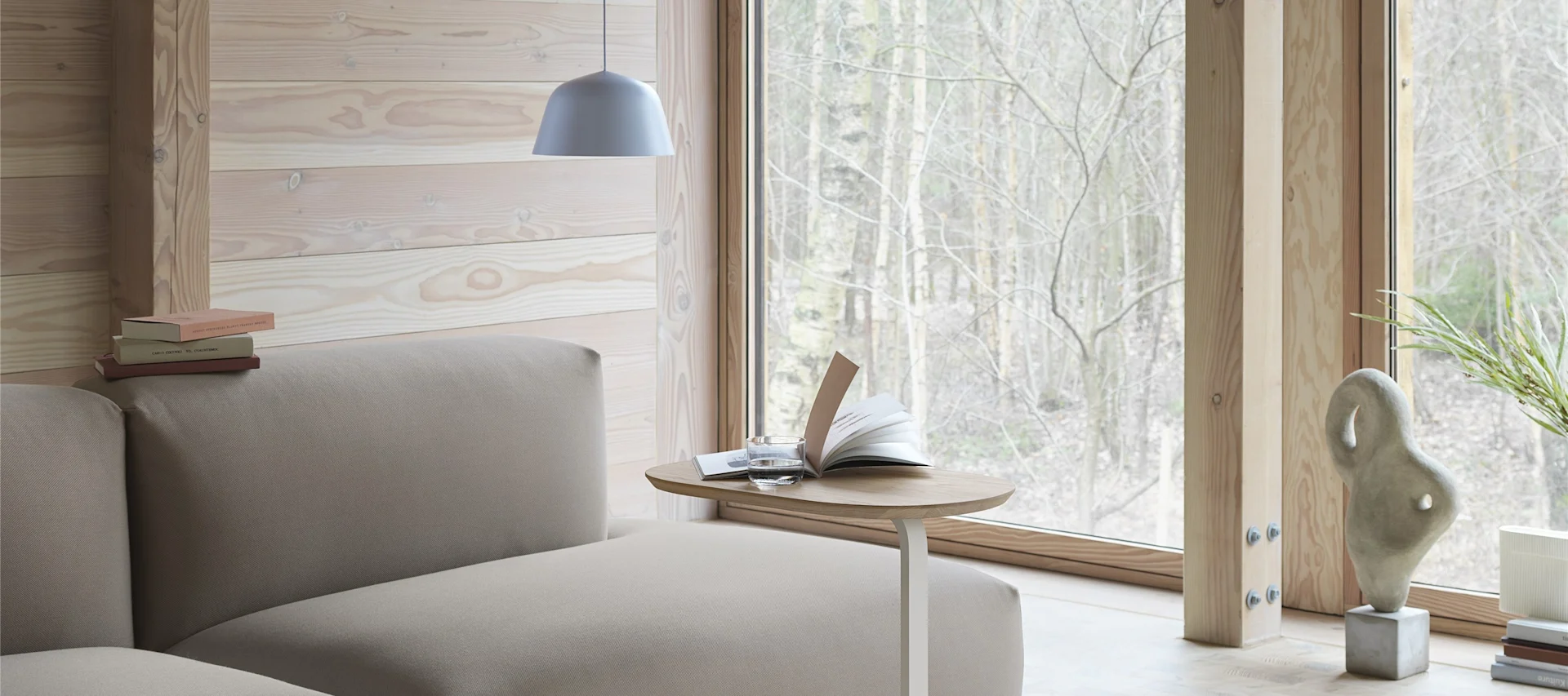 The light blue Ambit pendant lamp hangs above the Relate side table, both from Muuto, creating a hot desk. The perfect way to change up your working environment.