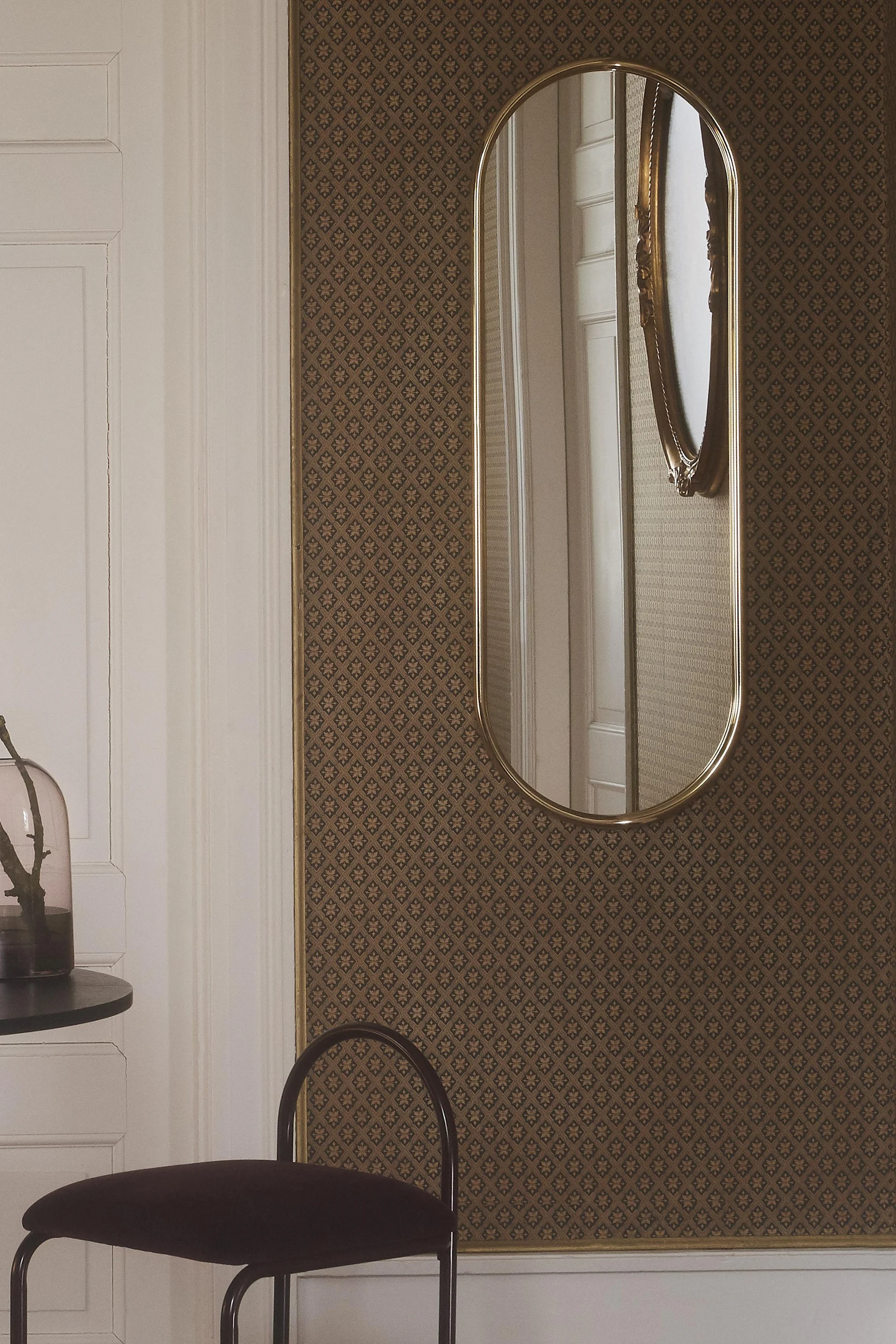 Create a hotel style bedroom with the help of mirrors to create space and reflect light. Here you see the Angui oval mirror from AYTM.