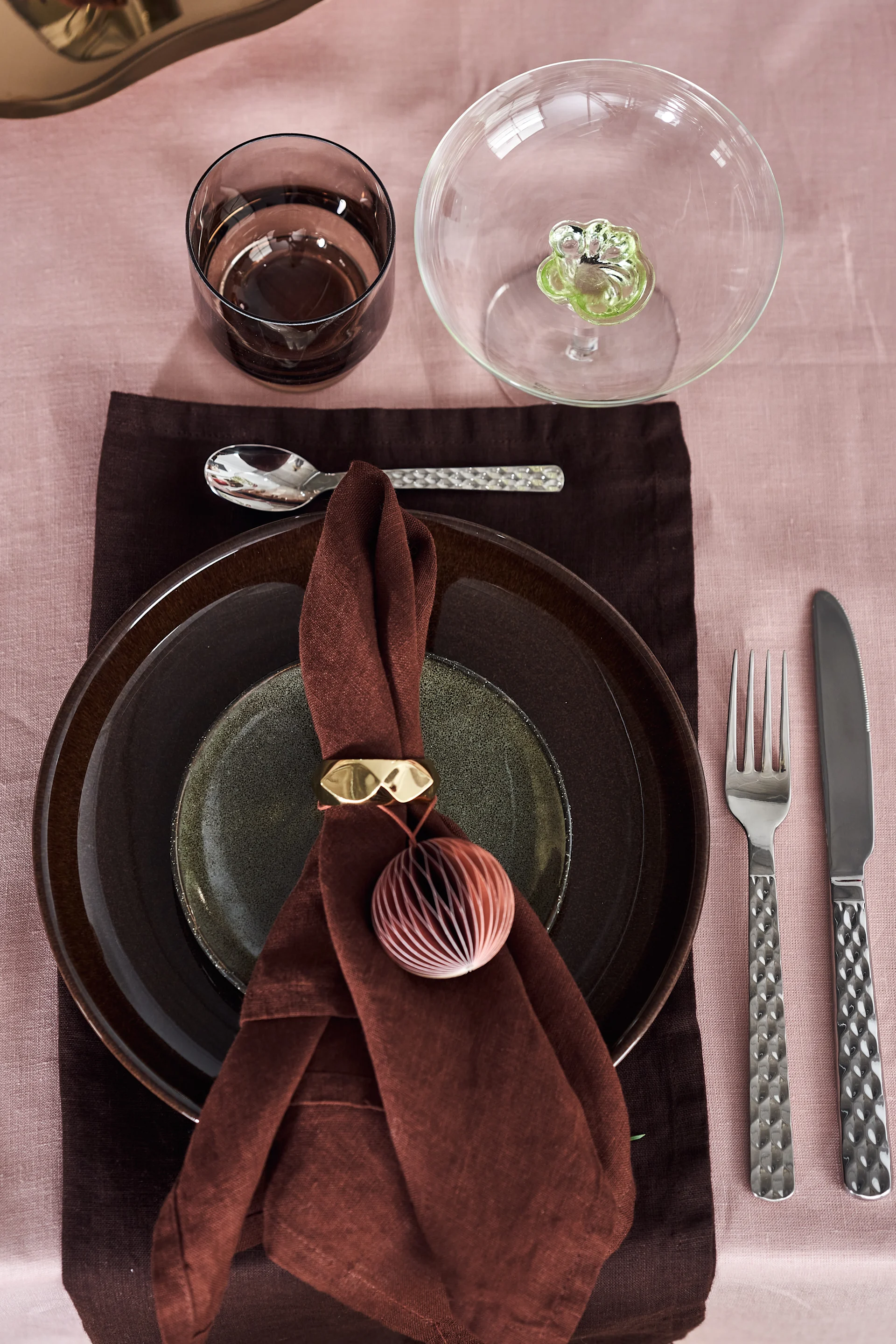 Rich browns complement perfectly with tones of dusty pink for the Boost Christmas tablescape.