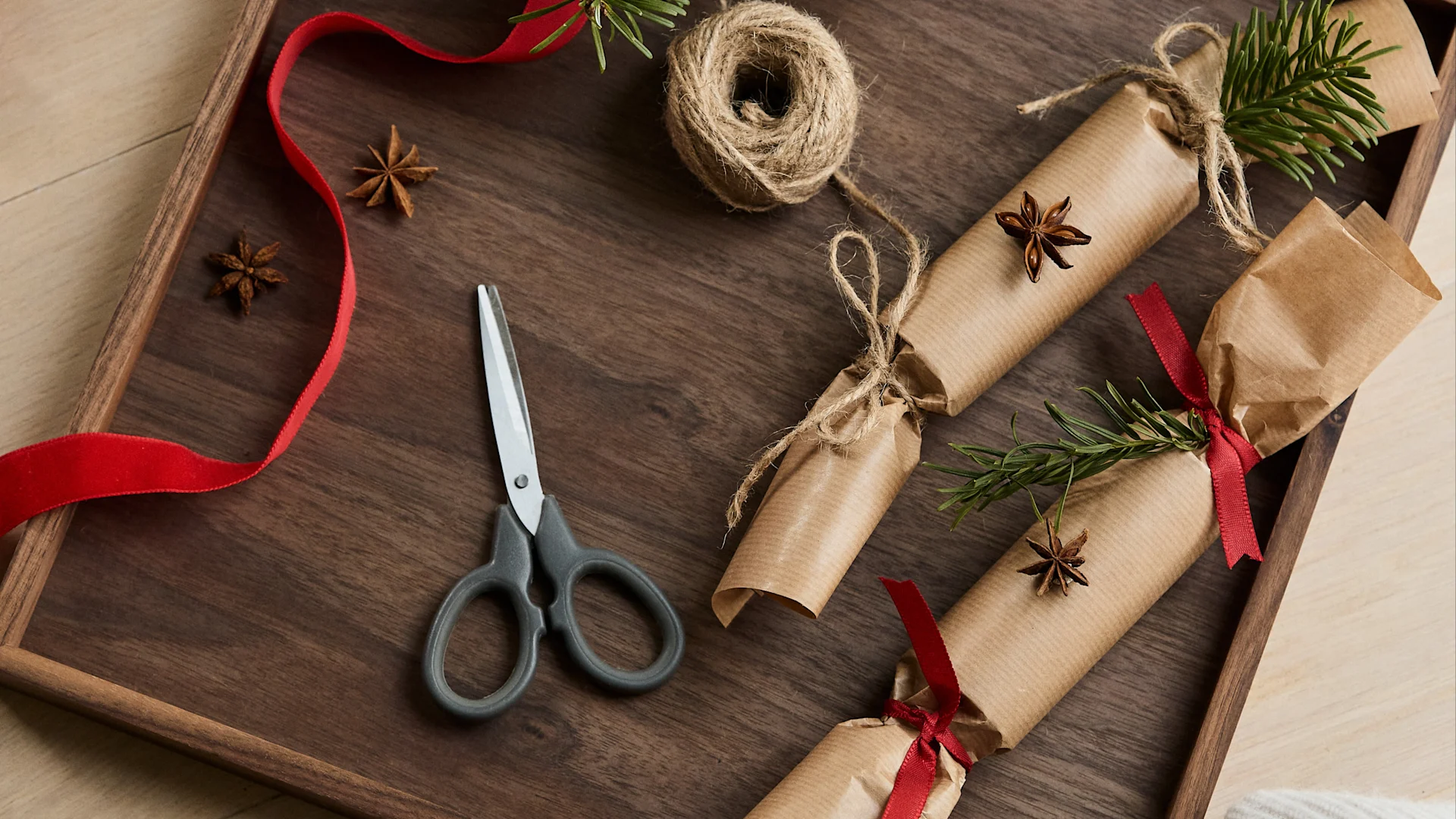 Your homemade Christmas cracker is now complete.